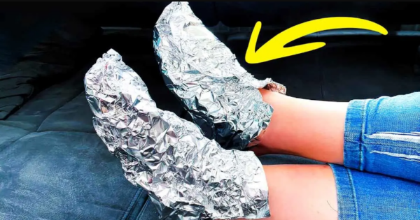 Pourquoi est-il astucieux d’envelopper ses pieds dans du papier aluminium